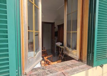 ISCHIA, LE LACRIME DI MARIA GRAZIA: “MI STO AMMALANDO PER L’ABBATTIMENTO DELLA NOSTRA CASA”