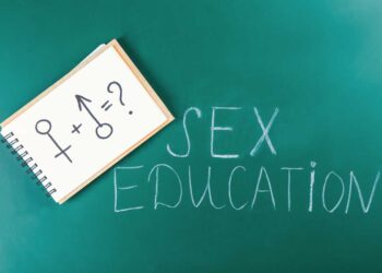 Educazione sessuale a scuola? “No” per 8 italiani su 10: “Subito una legge anti-gender”