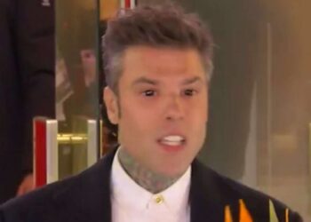 Fedez e gli occhi neri a Sanremo. Ecco spiegato il motivo