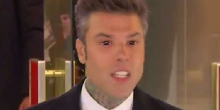 Fedez e gli occhi neri a Sanremo. Ecco spiegato il motivo