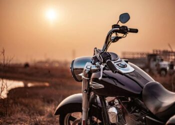 “Moto influencer” nel mirino della guardia di finanza: non aveva dichiarato 100mila euro