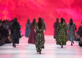 Con 56 sfilate e 65 presentazioni, prende il via a Milano la Fashion Week