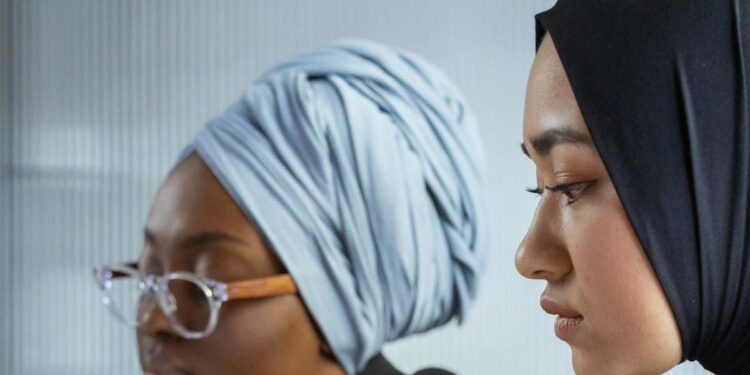 Lo stanzino, il badmington, il niqab: perché una scuola è diventata un caso politico