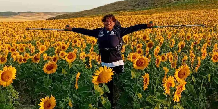 1000 KM SU STAMPELLE: MOSTRA FOTOGRAFICA RACCONTA CAMMINO DI GIANNI SASSO A SANTIAGO DE COMPOSTELA