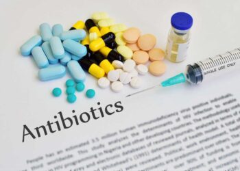 Antibiotici, come usarli bene? Arriva l’app a semaforo per medici e cittadini