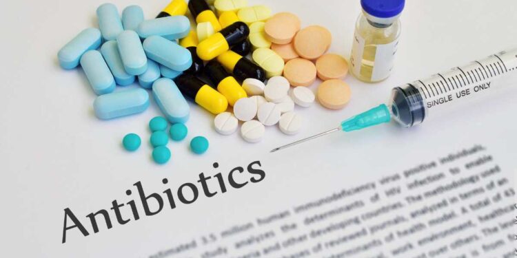 Antibiotici, come usarli bene? Arriva l’app a semaforo per medici e cittadini