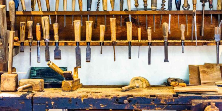 10 utilizzi creativi di un banco da lavoro: massimizzare la funzionalità del tuo spazio