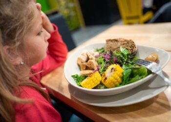 Disturbi alimentari, l’allarme della Sip: tre su dieci colpiscono i bambini under 14