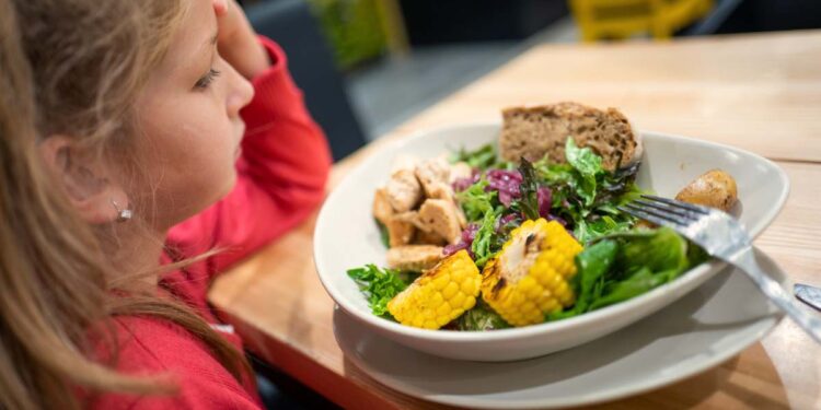 Disturbi alimentari, l’allarme della Sip: tre su dieci colpiscono i bambini under 14