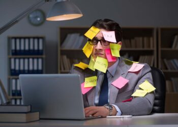 Chiuso in ufficio tutto il giorno? 5 consigli per migliorare la qualità dell’aria che respiri