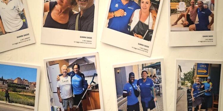 PASSI DI INCLUSIONE: ALLA COLOMBAIA DI FORIO LA MOSTRA SUL CAMMINO DI SANTIAGO DI GIANNI SASSO