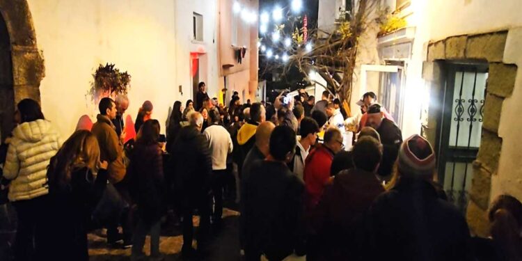 TRA MUSICA E BUON CIBO CHE DIVERTIMENTO ALLA FESTA DI PIAZZA DEL FORIO BASKET