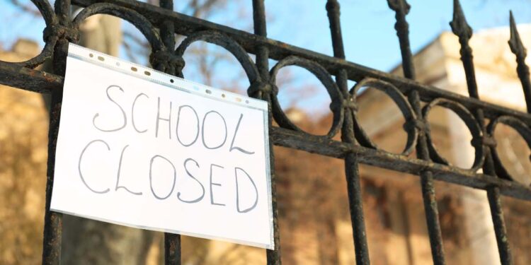 Vacanze di Pasqua, in alcune scuole arriva il maxi ponte di dieci giorni: il calendario regione per regione