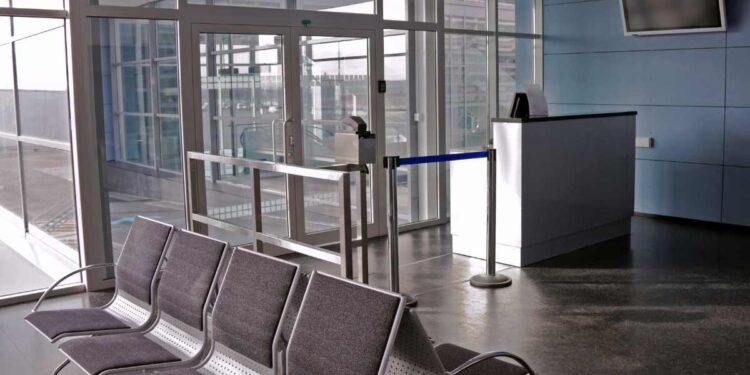 A Londra chiuso l’aeroporto di Heathrow: più di 1.000 voli cancellati, caos in tutto il mondo