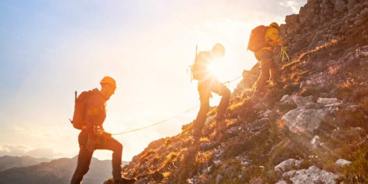 La ‘meglio gioventù’ degli alpinisti Cai apre 11 vie in Oman