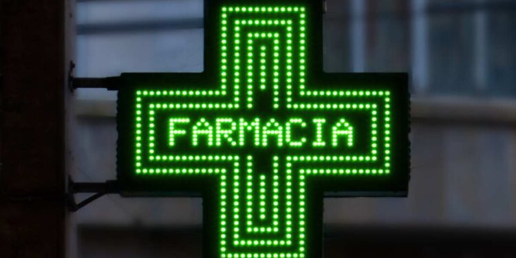 I biologi contro gli esami diagnostici refertati in farmacia: “Siamo pronti alle barricate”