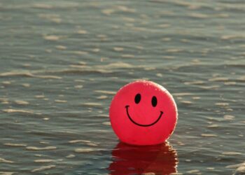 Ecco la classifica dei Paesi più felici del mondo: per l’Italia la strada è ancora tutta in salita