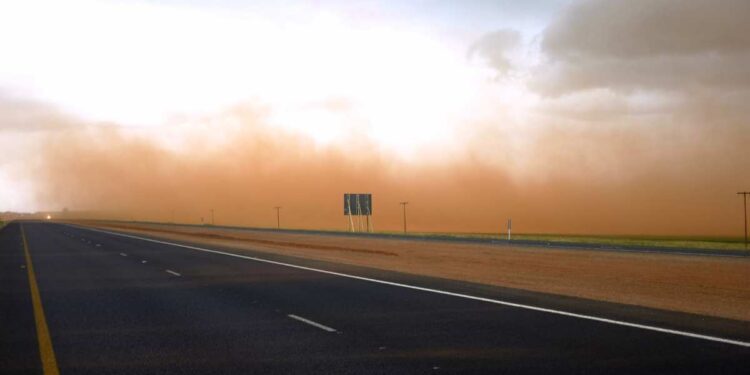 Nube di sabbia del Sahara in arrivo sull’Italia: previsioni meteo e impatti attesi