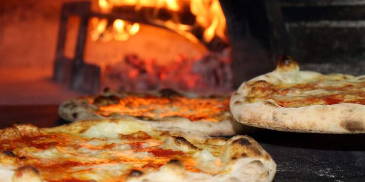 Le pizze più bizzarre servite nelle pizzerie del mondo