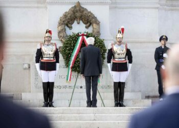 Liberazione: il Presidente Mattarella rende omaggio all’Altare della Patria