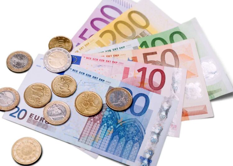 Unione Naz. Consumatori su Istat vendite: una Caporetto! Coppia con 2 figli spende 910 euro in meno su febbraio 2024