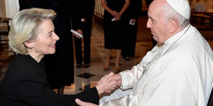 Ursula von der Leyen: Oggi il mondo piange la scomparsa di Papa Francesco