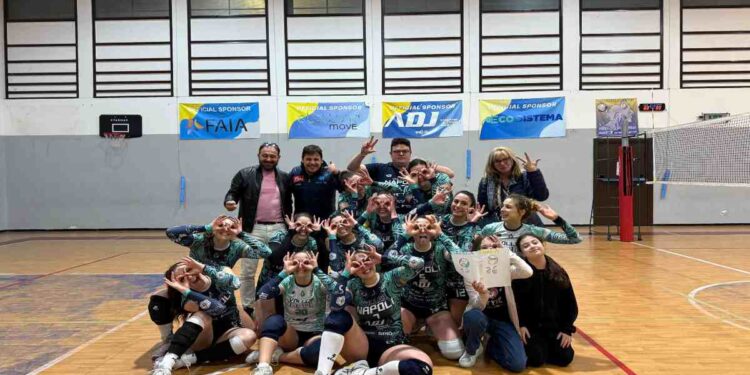 Grande impresa per il Volley Napoli: battuta la prima in classifica e raggiunti i playoff