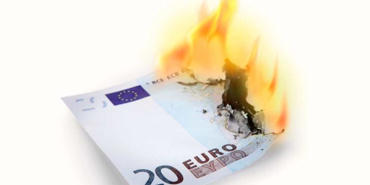 Unione Naz. Consumatori su Istat inflazione: triplicata in 6 mesi, +713 euro per coppie con 2 figli