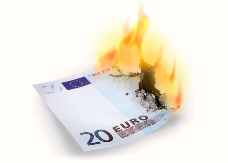 Unione Naz. Consumatori su Istat inflazione: triplicata in 6 mesi, +713 euro per coppie con 2 figli