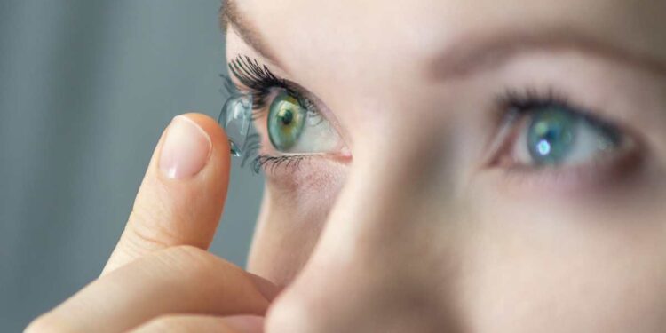 Neutralità plastica: i risultati dell’iniziativa global dell’azienda leader che produce lenti a contatto