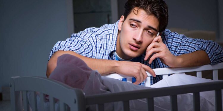 Anche gli uomini sono depressi dopo il parto: arriva il docufilm sulla ‘fatica’ di essere genitori