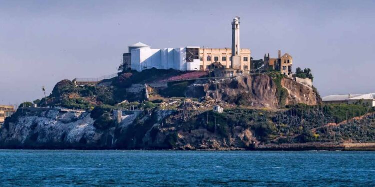 Trump vuole riaprire Alcatraz: “Ci spedirò i criminali più spietati d’America”