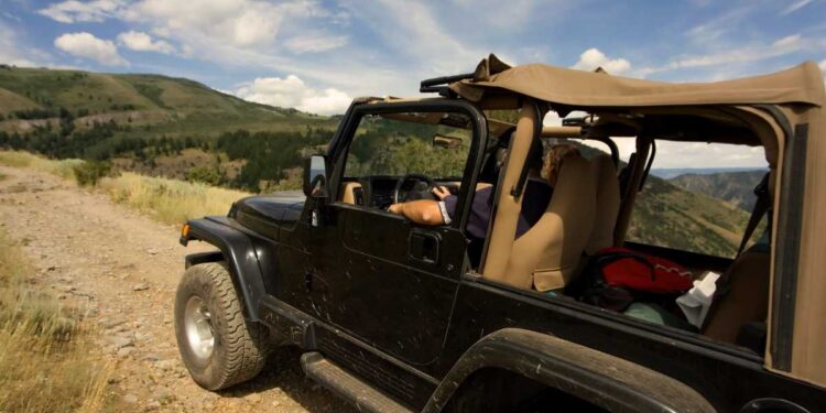 Jeep dei cacciatori sui sentieri del Veneto, “fermatevi”