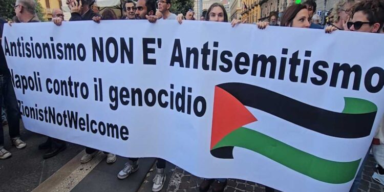 PROVOCAZIONE ALLA TAVERNA SANTA CHIARA, MIGLIAIA DI NAPOLETANI SOLIDARIZZANO COI PALESTINESI