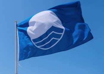 Bandiera blu, per ottenerla non basta il mare pulito: ecco cosa conta