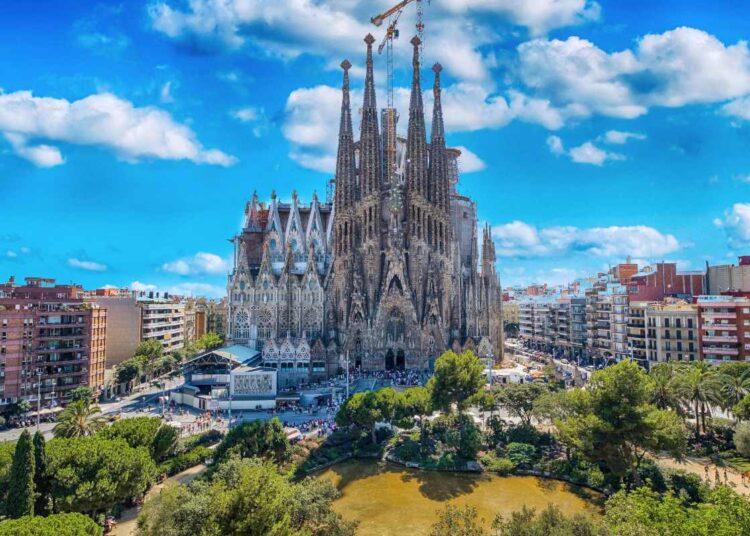 Barcellona guida le top 30 mete per il Ponte del 2 giugno degli italiani – Holidu