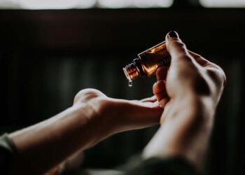 L’effetto butterfly nella skincare: come piccoli gesti quotidiani possono influenzare il benessere e l’aspetto della pelle nel tempo
