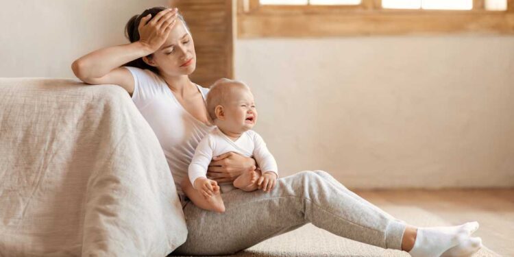 “In Italia, una mamma su 5 smette di lavorare”: ecco cosa è la child penalty