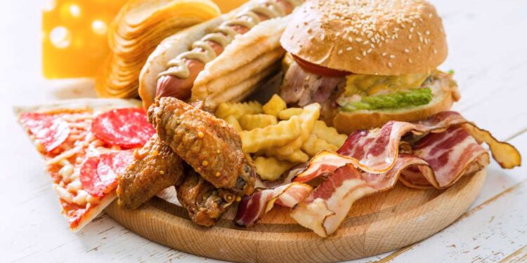 Fake news a tavola: perchè tagliare i grassi non fa dimagrire