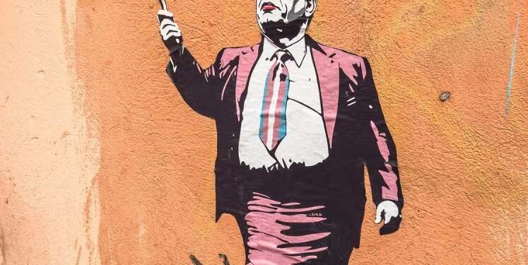 Budapest: La street artist Laika sfida Orbán prima del Pride con la nuova opera