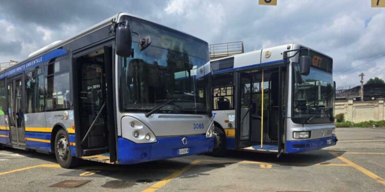 Torino in aiuto di Kharkiv: 50 autobus urbani per sostenere il trasporto pubblico ucraino