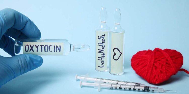 Ossitocina, ecco come aumentare l’ormone dell’amore con poche mosse