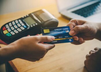 Vacanze fuori dall’Eurozona? Ecco quanto costano davvero i pagamenti con carta