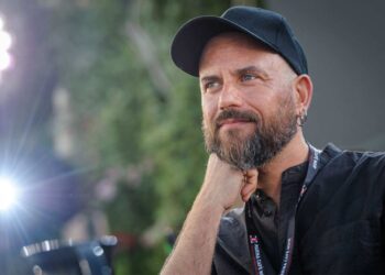 Andrea Staid presenta insieme a Scomodo il suo nuovo libro Dare forme al mondo nell’ambito della rassegna Questa Città Non Ha Più Pareti