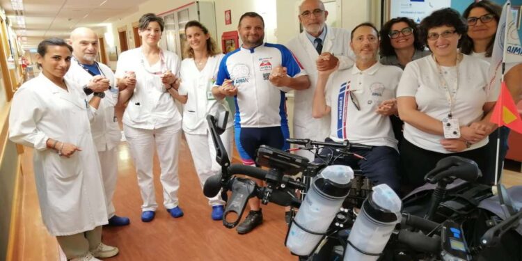 Il “Bici Tour” AIMAK fa tappa al Centro Clinico NeMO Roma al Gemelli