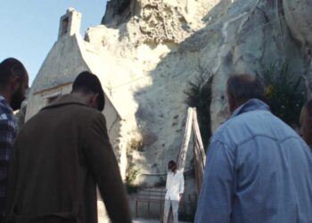 GLI EREDI DEL FUOCO, FILM CAPOLAVORO DI BORIS MOLINARO ED EMANUEL PASCALE SU DEVASTAZIONE AMBIENTALE