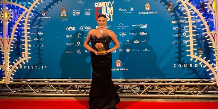 Irene Antonucci premiata con la Fronda d’Oro 2025 al Comedy Film Fest