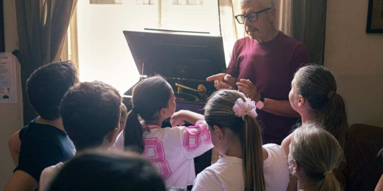 La tradizione incontra il futuro: oltre 50 giovani in visita alla Casa Museo Murolo