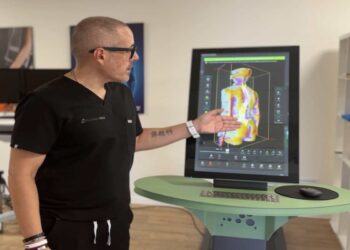 Mal di schiena? 4 semplici esercizi per curarlo e prevenirlo in estate