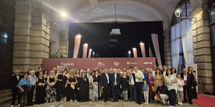 OLTRE 100 MODENESI OSPITI DEL CONSORZIO DI ACETO BALSAMICO TRADIZIONALE DI MODENA DOP IN OCCASIONE DELLO SPETTACOLO ROBERTO BOLLE & FRIENDS